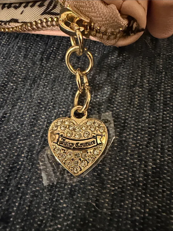NWOT Juicy Couture Elegant Blush Shoulder Bag with Gold Accents - Image 4