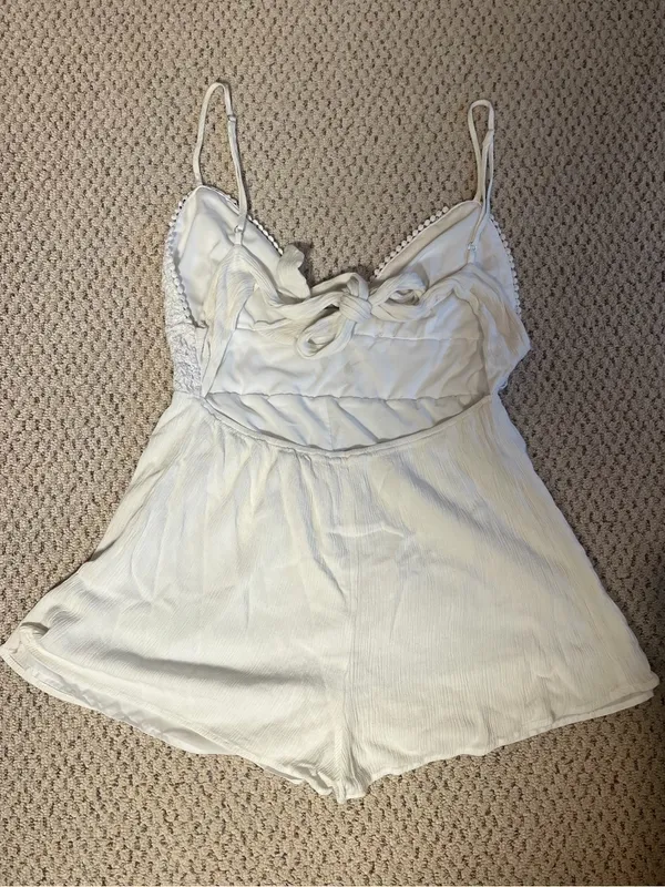 Love Tree White Lace Crochet Open Back Romper Boho Festival Size Large - Image 6