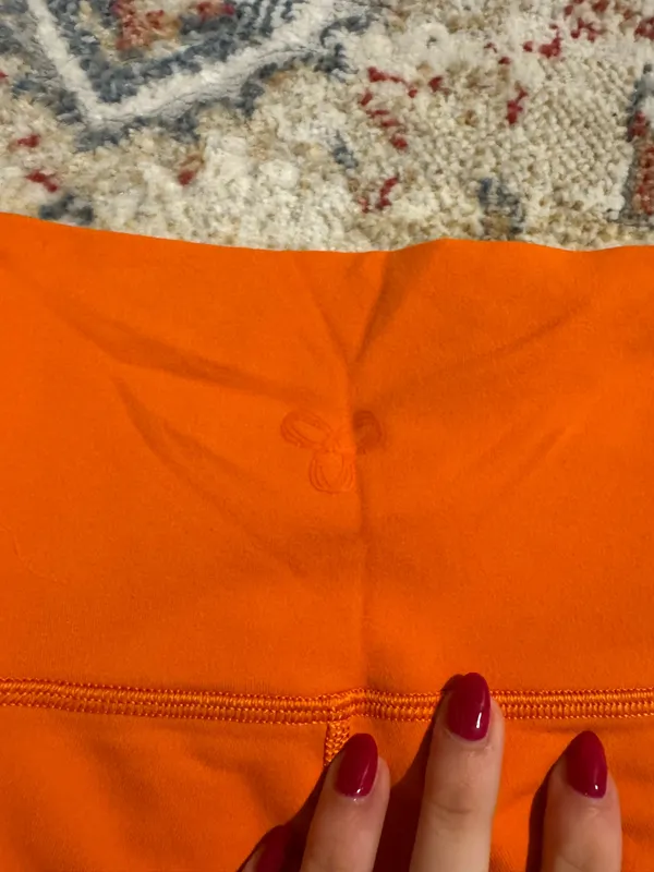 Aritzia Biker Shorts TNA 7" Butter - Image 4