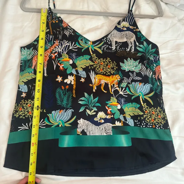 Green Sleeveless Jungle Print Flora and Fauna Satin Tank Top Size Medium - Image 5