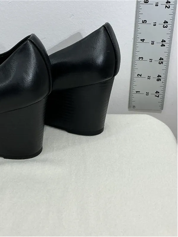 Womans excellent Call It Spring Veegan Black Slip On Wedge Casual Shoes Size 10 - Image 4