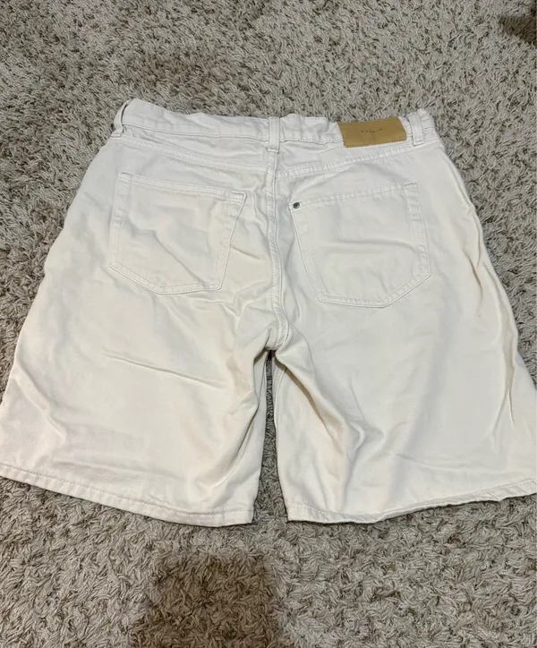 H&M &Denim White Baggy Bermuda Shorts – Size 6 - Image 2