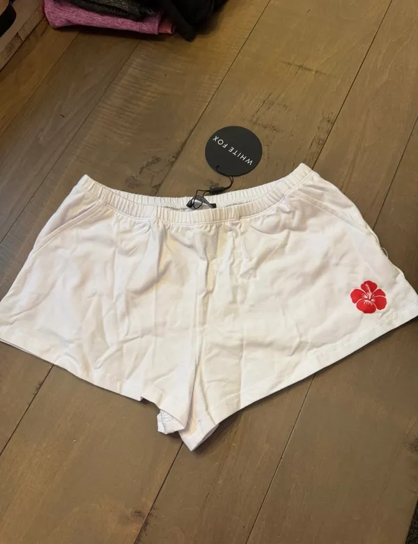White Fox Size XS NWT Shorts White Red - Image 2