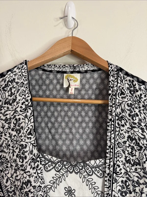 Fig and Flower Layered Boho Mixed Print Tie-Front Bell Long Sleeve Blouse size L - Image 3