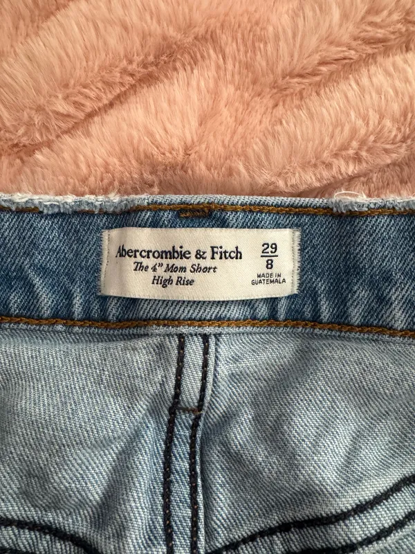 Abercrombie 4 inch mom short high rise - Image 4