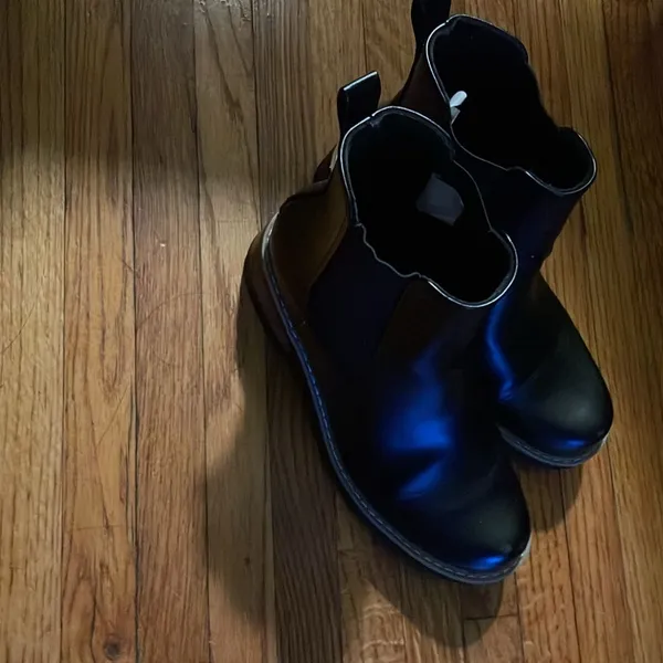 Universal Thread black boots with wood heels and rubber soles - Image 7