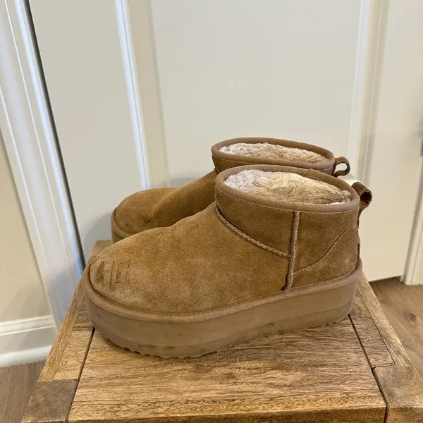 UGG Classic Ultra Mini Platform Boot in Chestnut Size US 9 - Image 9