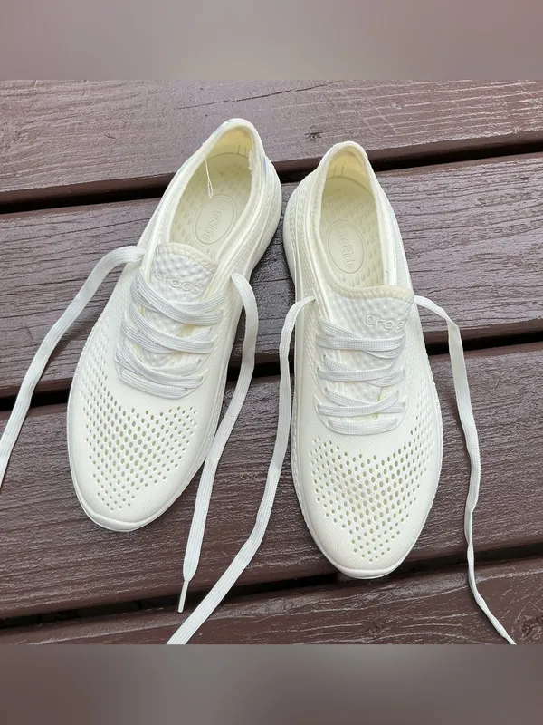 Lightweight CROCS Women's Lace-Up Sneakers - Image 7