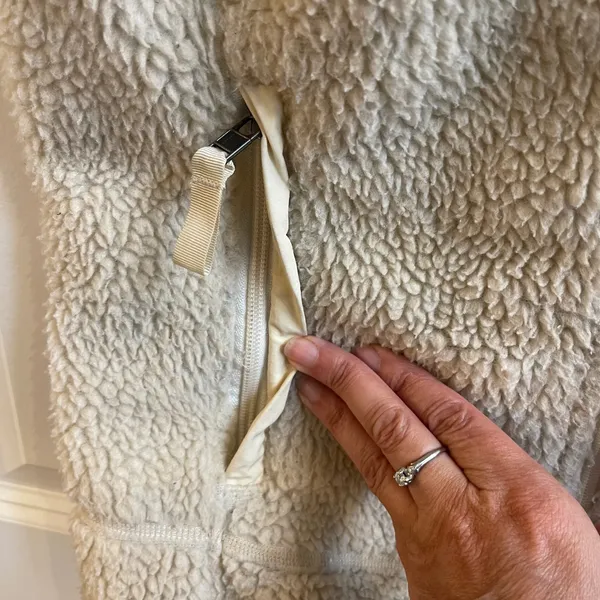 Patagonia Women Fleece Vest Beige Zip‎ Pockets Size S Warm Outdoor Casual - Image 5