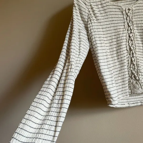 American Eagle Cream Top w/ Blue Stripes - M - Image 4