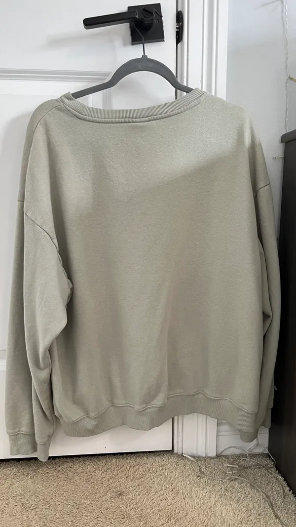 H&M Sweatshirt - Image 4