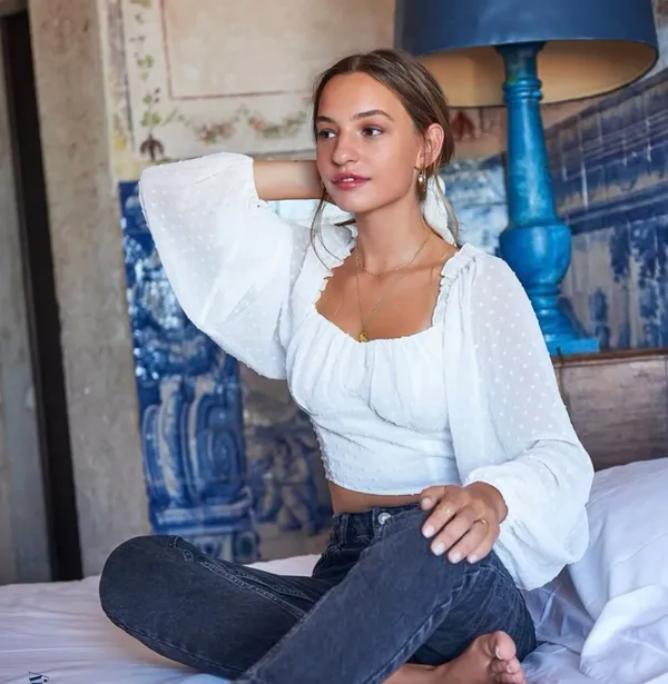 Cropped Bubble Sleeve Shirt - Image 2