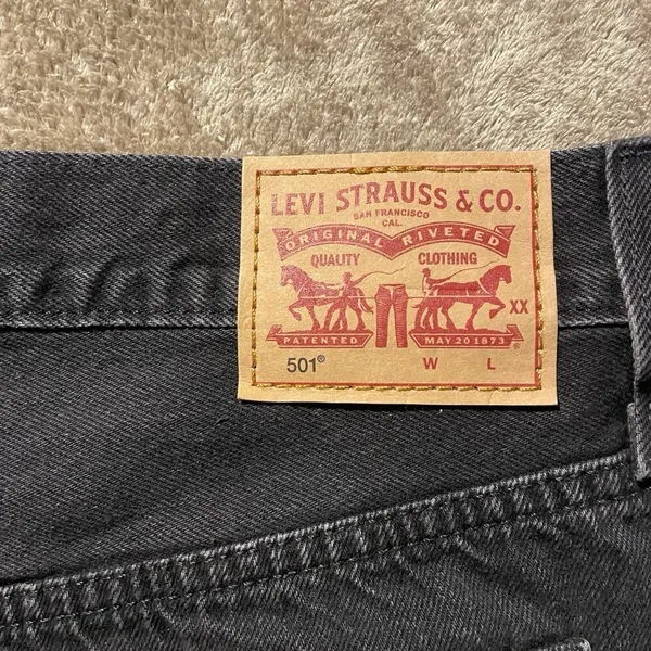 Levi's 501 Shorts Womens Sz 32 Black Denim Jean Cut-Off Distressed Fringe Casual - Image 4