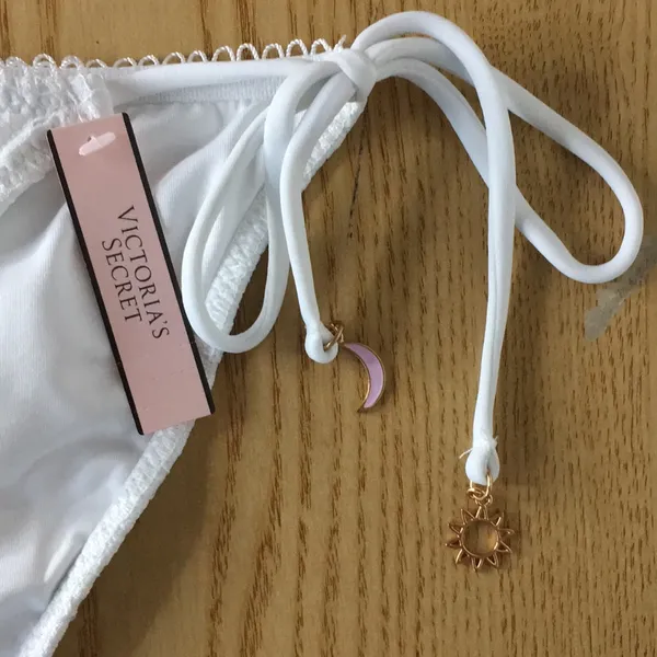 New Victoria’s Secret Vintage Crocheted Bikini Swimsuit Bottoms White Medium - Image 4