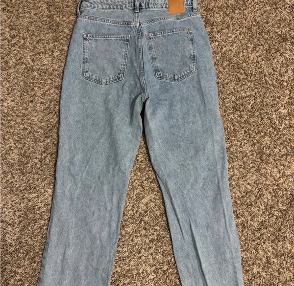 ZARA High Rise Straight Leg Jeans with Raw Hem – Size 6 / 28 - Image 3