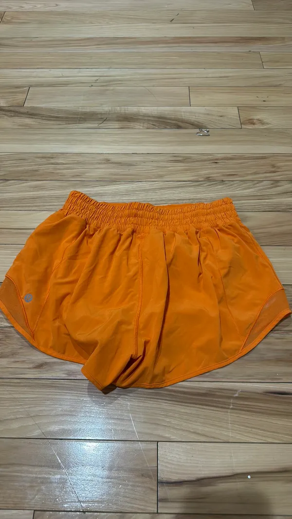 Lululemon Shorts Hotty Hot 4" 6 High-Rise Orange - Image 4