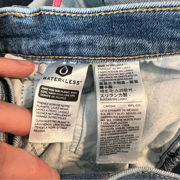 Levi’s silver tab women’s mom jeans wide legs like size 30 - Image 5