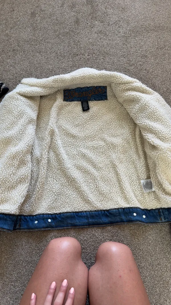 Wrangler denim jacket medium - Image 4