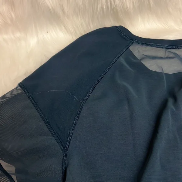 Lululemon Blueish‎ Green Sheer top size 4 C34 - Image 9