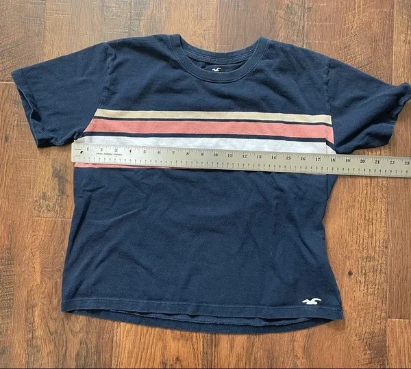 HOLLISTER navy t-shirt - Image 3