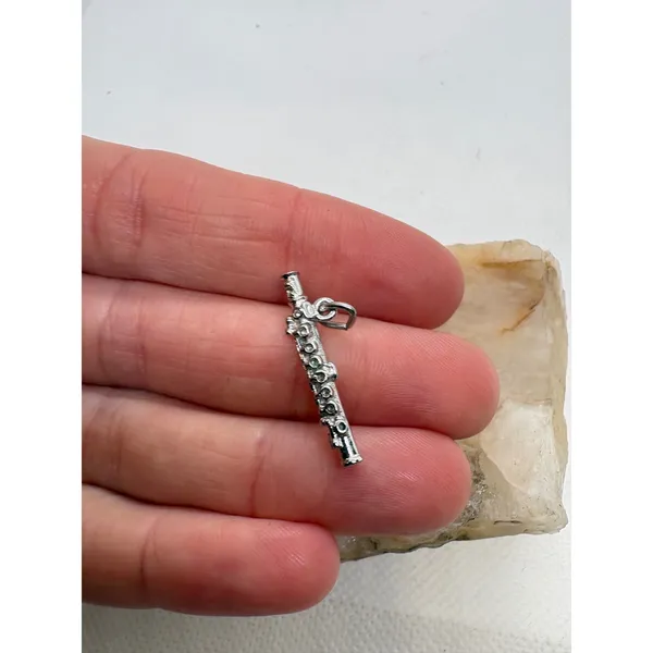 Vintage Silver Tone Flute Musical Instrument Charm‎ Magnetic Pendant 1 Inch - Image 4