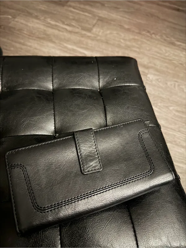 Michael Kors Black Leather Clutch Wallet with Logo Plaque - Image 6