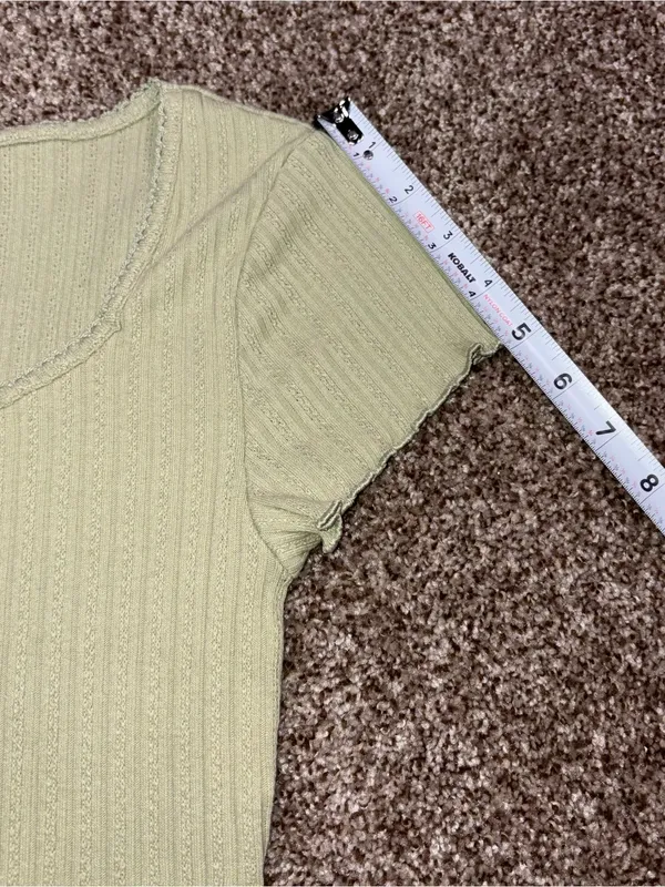 Universal Threads Sage Green Lettuce Edge Ribbed Short Sleeve Top Medium - Image 9