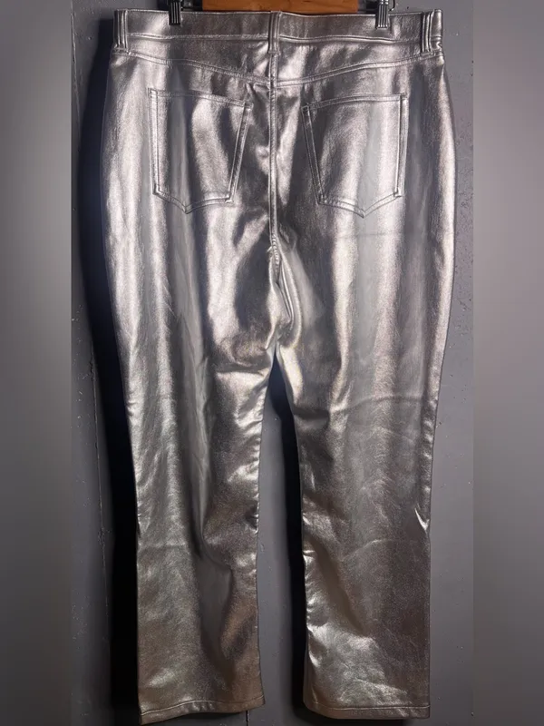 Abercrombie & Fitch Curve Love Vegan Leather 90s Relaxed Pant Size 18R. NWT - Image 4