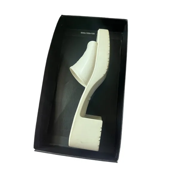 Coach Scarlett sandal cream color women's size 8 - Image 5
