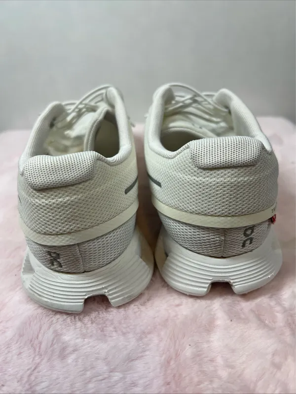On Cloud Running Shoes White8.5 - Image 3