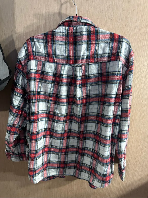 Women’s American Eagle Outfitters Red and White Plaid Button-Down Shirt Large - Image 4