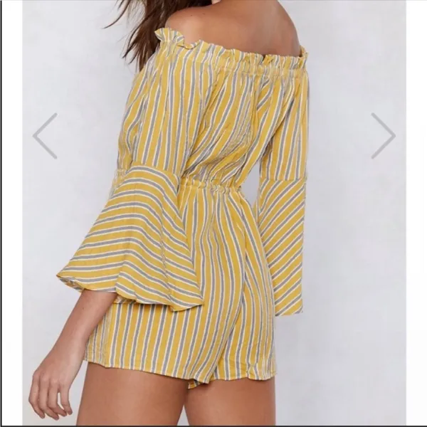 Nasty Gal Yellow Gray Striped Romper Playsuit Bell Sleeves Size 2 XS - Image 3