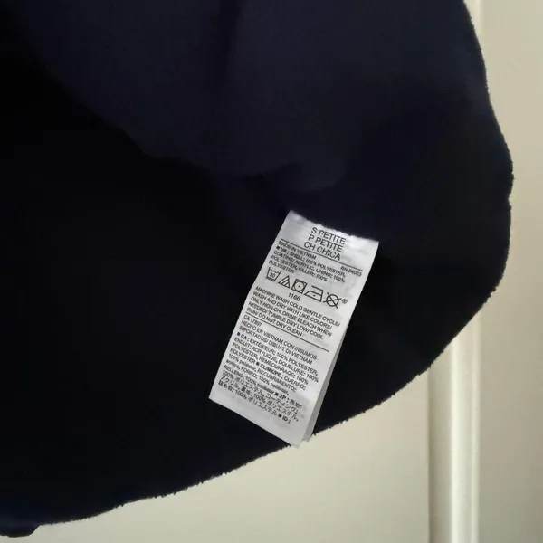 Old Navy Navy Blue Puffer Vest Ladies Small Outdoors Winter - Image 4