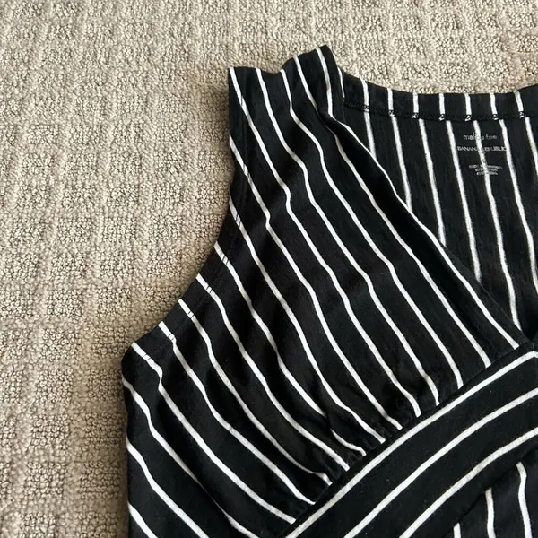 Banana Republic Top‎ Malibu Large L Black White Stripe Sleeveless V-Neck 90s Y2K - Image 4