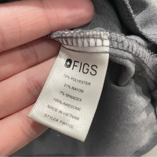 Figs Casma Three-Pocket Scrub Top™ in Graphite Grey XS - Image 8