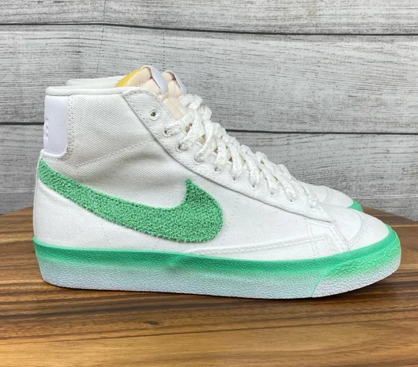 Nike Blazer 77 Women’s Mid Chenille Swoosh - Image 4