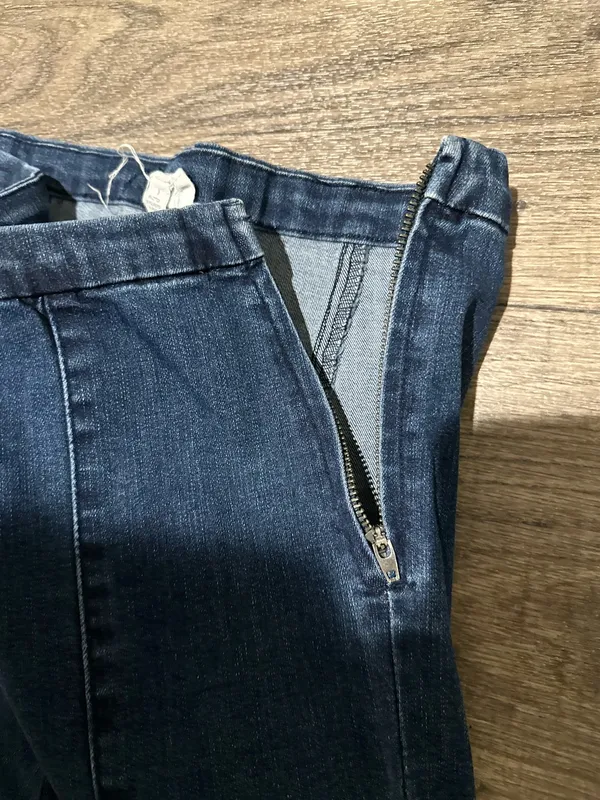 Flare Jeans - Image 2
