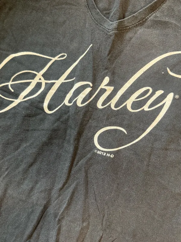 Harley-Davidson Black and White Script Logo V-Neck Shirt: Size Medium - Image 2