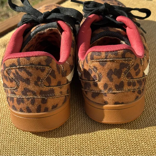 Cushionaire Astro Retro Leopard Print Sneakers Size 7.5 - Image 4