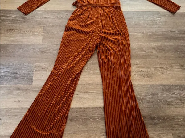 Striking a Pose Rust Orange Velvet Striped Long Sleeve Jumpsuit Size Small - Image 3