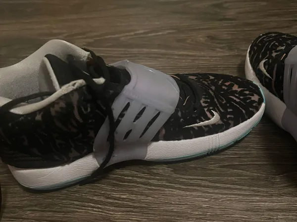 Nike Men’s Basketball Shoes - Image 3