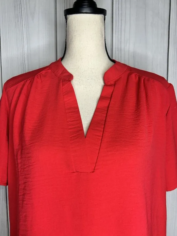 Entro Womens Sz Large Red V-Neck Short Sleeve Blouse Top - Image 2