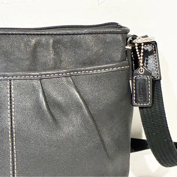 Coach Soho Crossbody Bag Swing Pack Black‎ Leather Pleated Handbag - Image 2