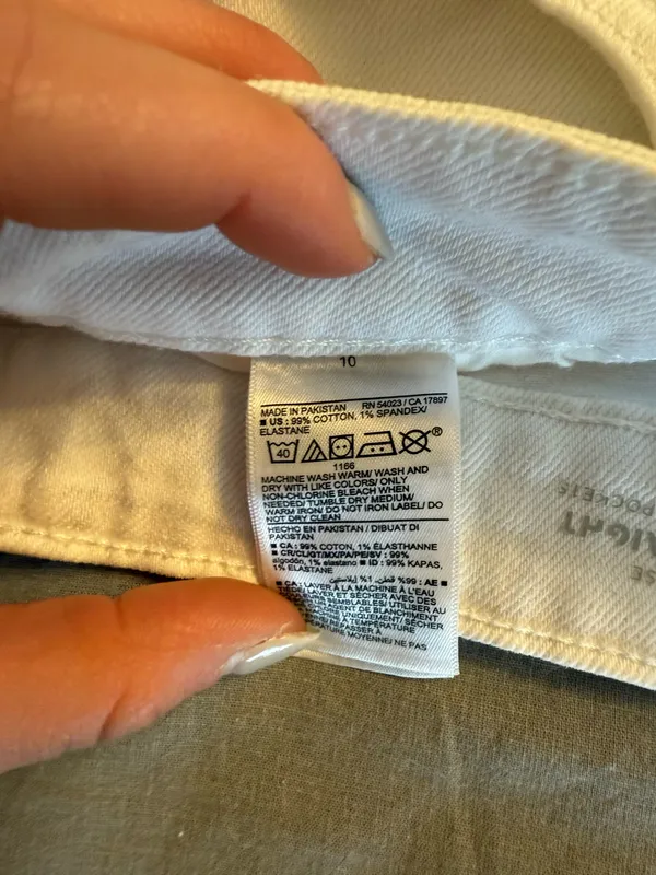 Old Navy White Jean Shorts - Image 3
