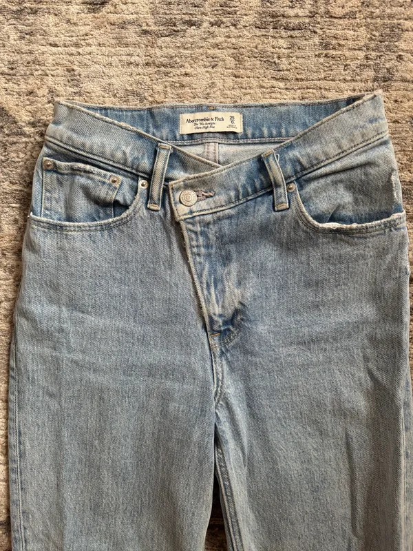 Abercrombie 90s Straight Ultra High-Rise - Image 2