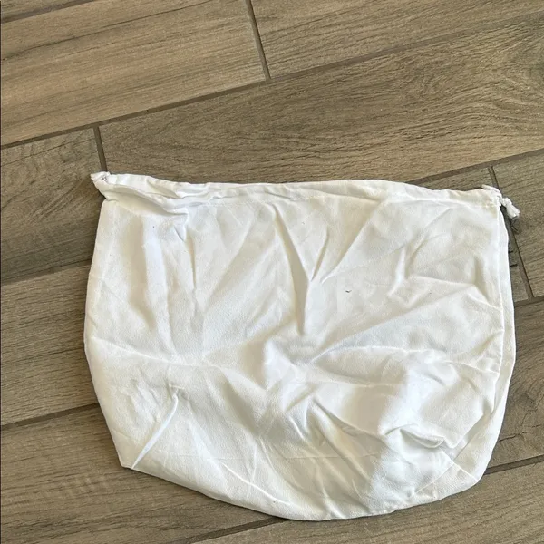 Brighton Classic White dust bag - Image 3