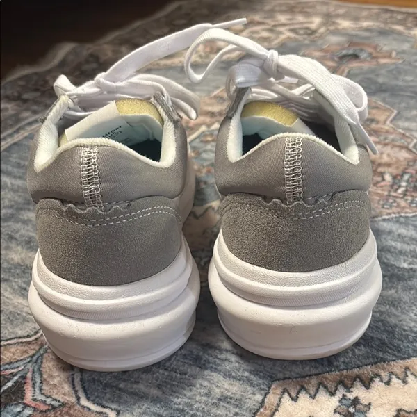 Vans Gray and White Old Skool Sneakers with Suede and Canvas Upper - Image 4