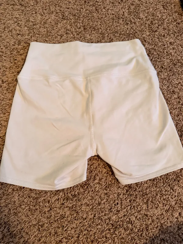 Alo Biker Shorts - Image 2