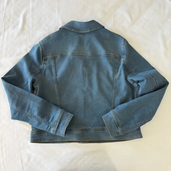 Denim Jacket Medium Wash Blue Stretch Jones New York Gold‎ Buttons Size Medium - Image 6