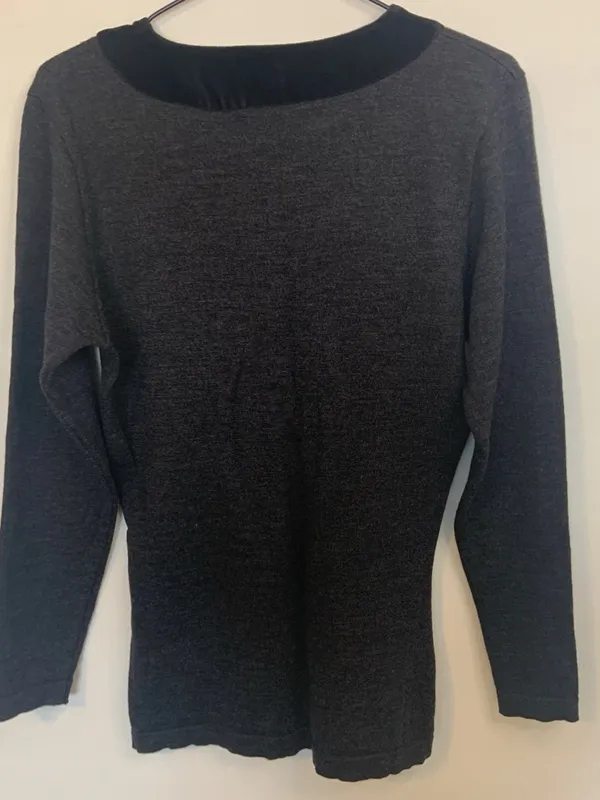 Sergio Black Knit Sweater with Gold Trim Label - Image 4